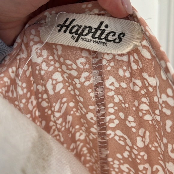 UEC FLOWY BLOUSE - PALE PINK WITH WHITE PATTERN - SIZE MEDIUM - Picture 6 of 7